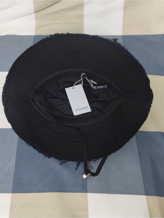 ?Jacquemus Black Bucket Hat with White Logo Tag main image 4